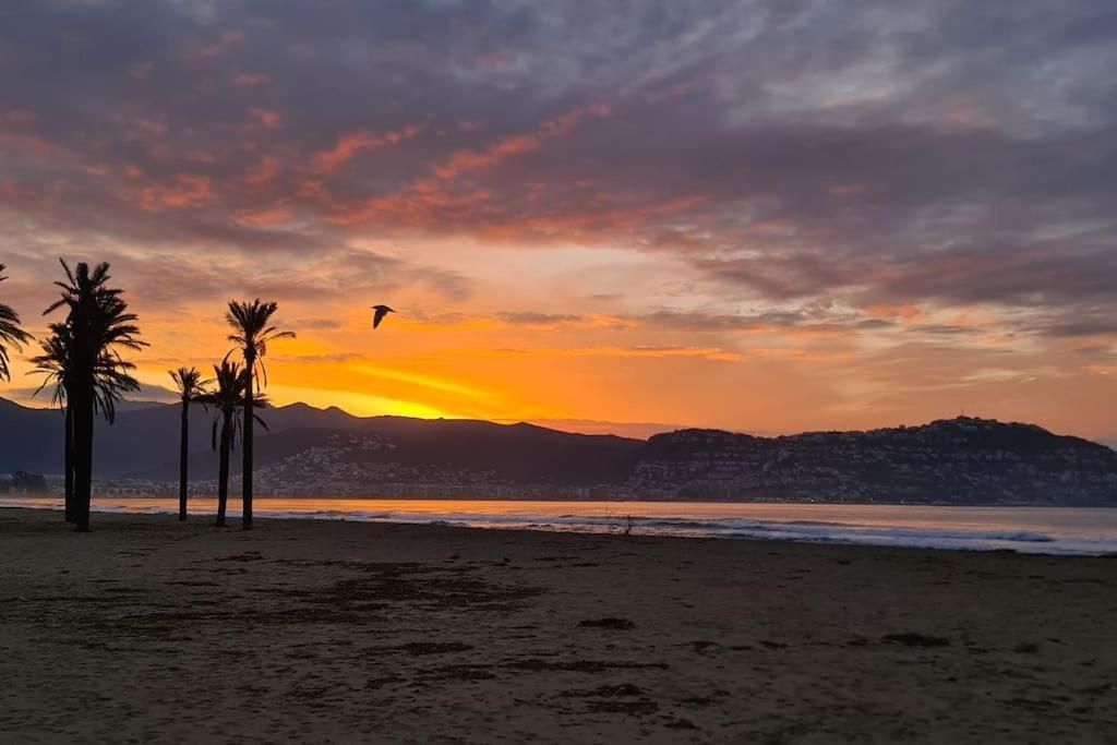 Sunsetmare Vacational Apartment Rosas Exterior foto